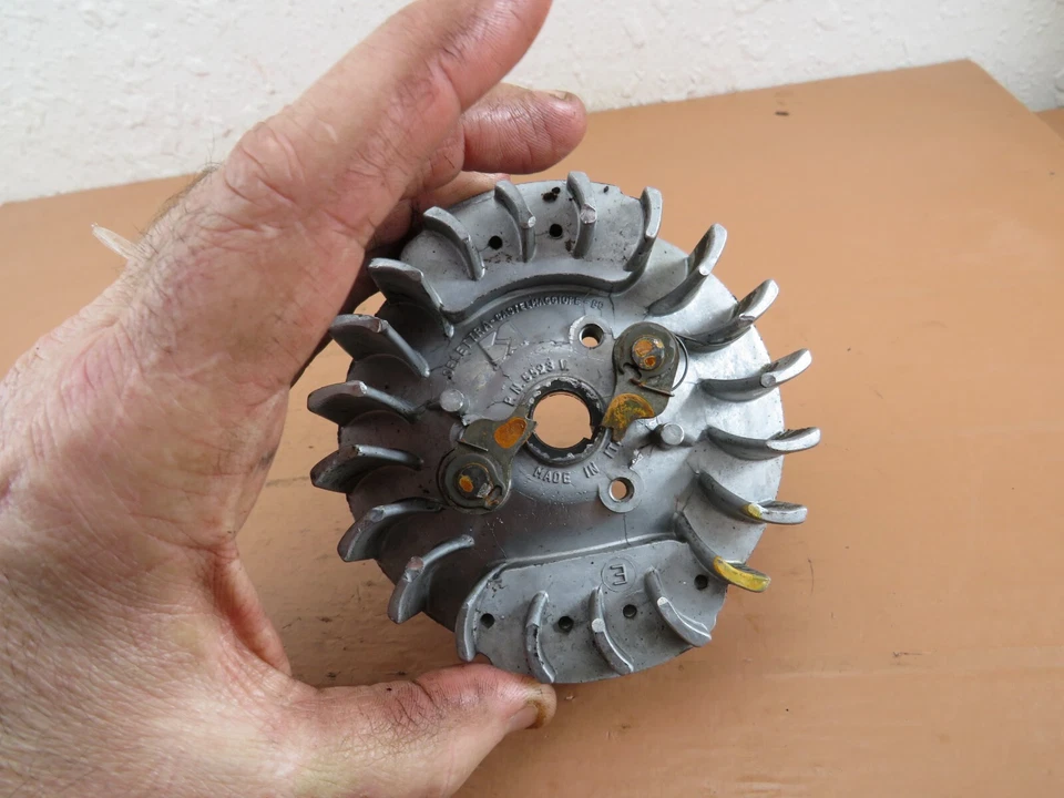 Motosierra Oleo Mac Olympic 251B volante OEM Foto 4 de 4