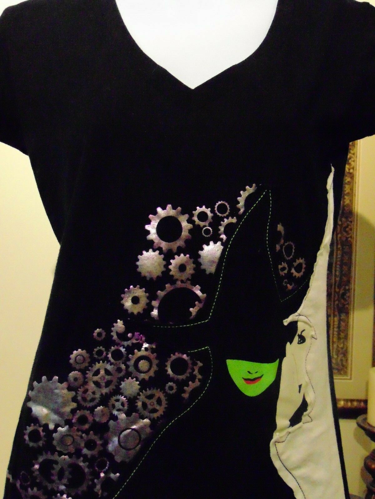 Wicked "The Musical Wicked" Women's Cut & Sew T-Shirt Small Broadway Oz ...