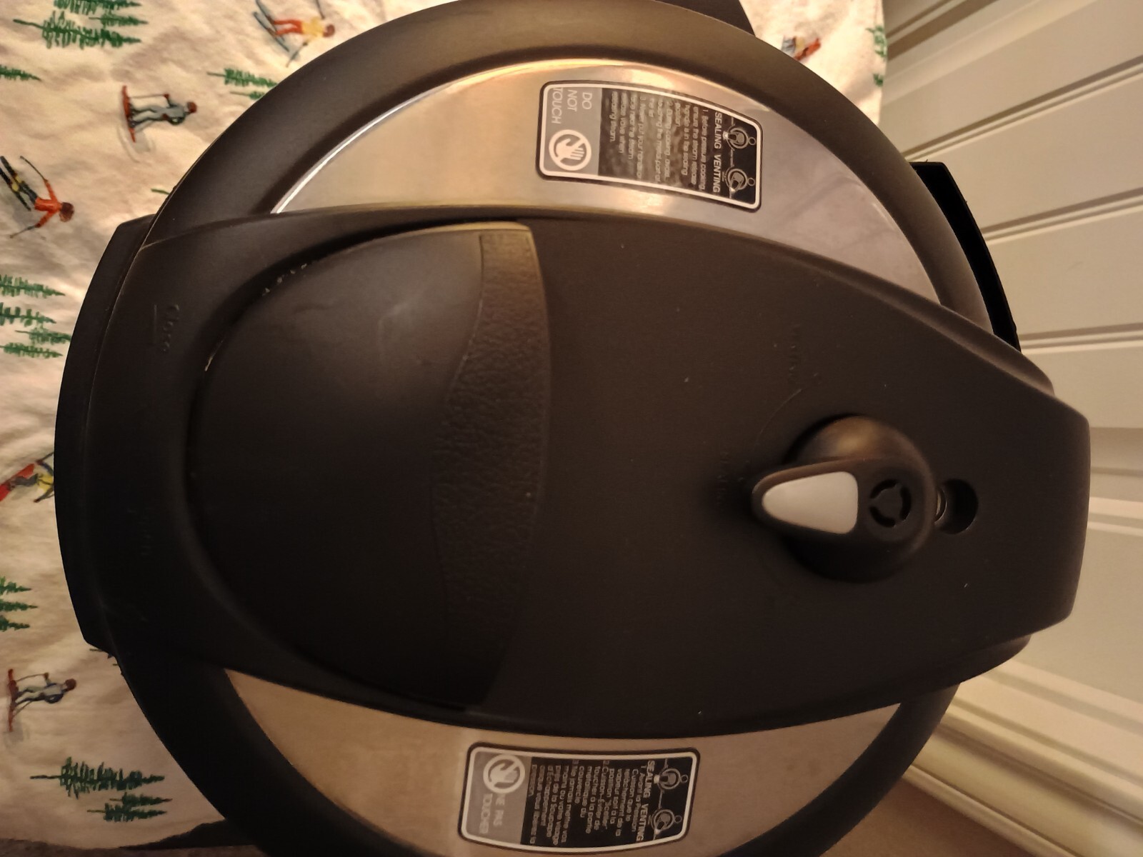 Instant Pot IP-LUX80- 8 Qt 6-in-1 Multi-Use Programmable Pressure Cooker - Works-image