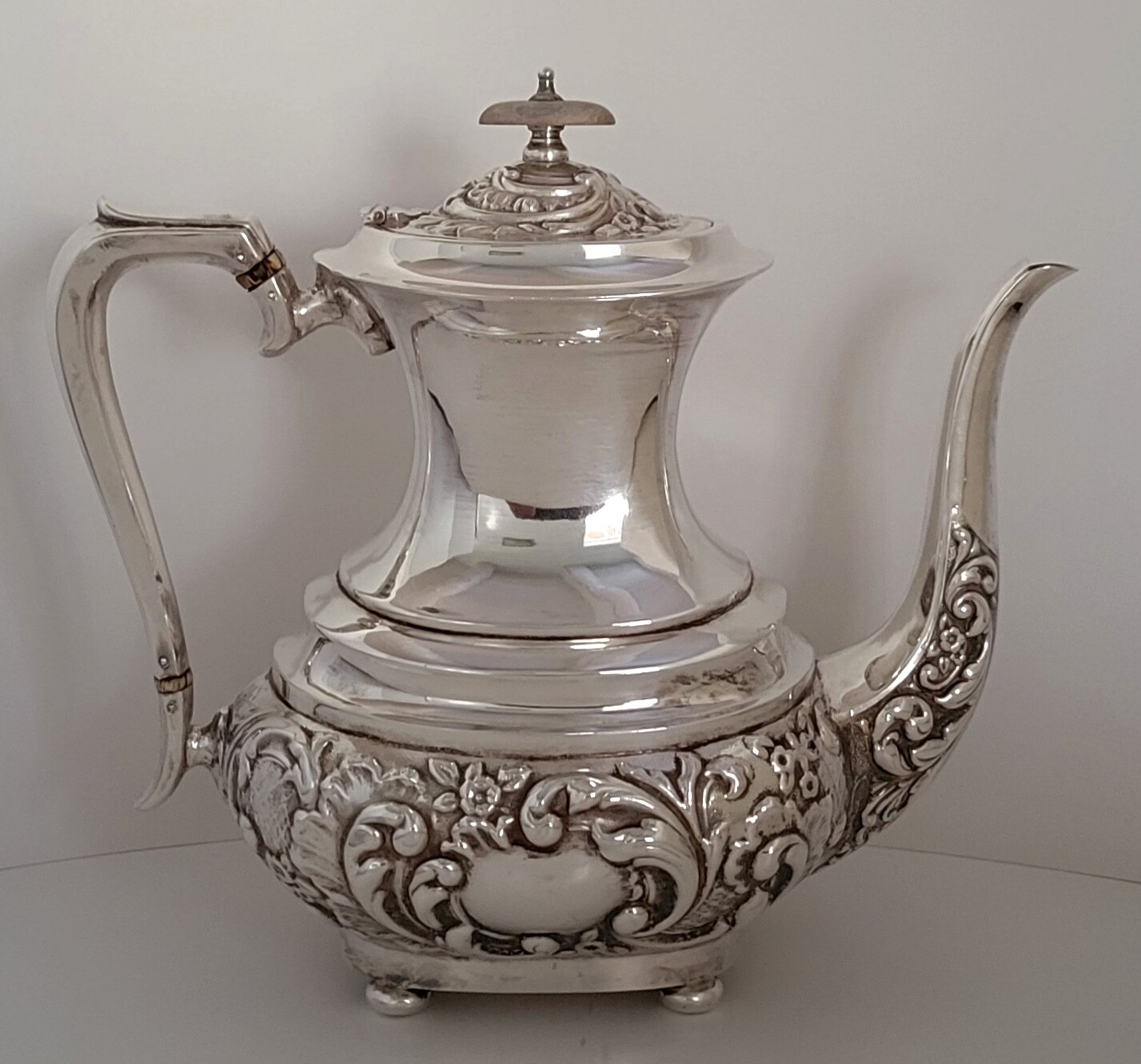 Antique Circa 1890 William Adams England EPNS Silver Plate Coffee Pot