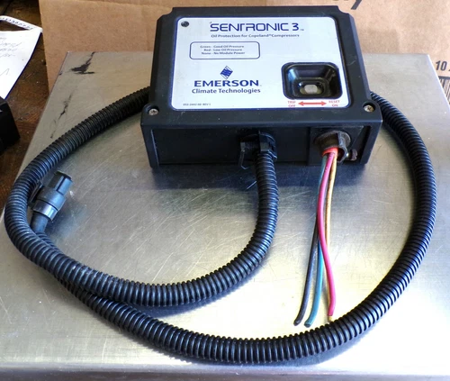 Copeland Sentronic 3 Oil Pressure Control 052-2442-00 Rev 1 Used Cut Out / i8