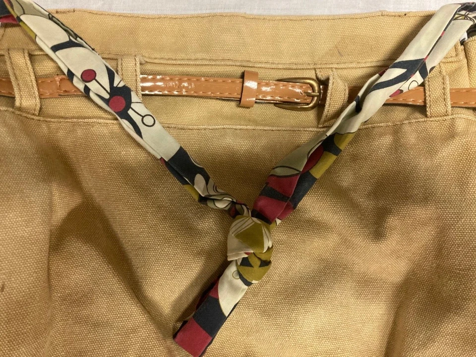 Usado en Excelente Condición - MICHE - Bolso Prima "Sandy" Lona Tostada, Convertido en Bolso de Mano con Cinturón Foto 4 de 4