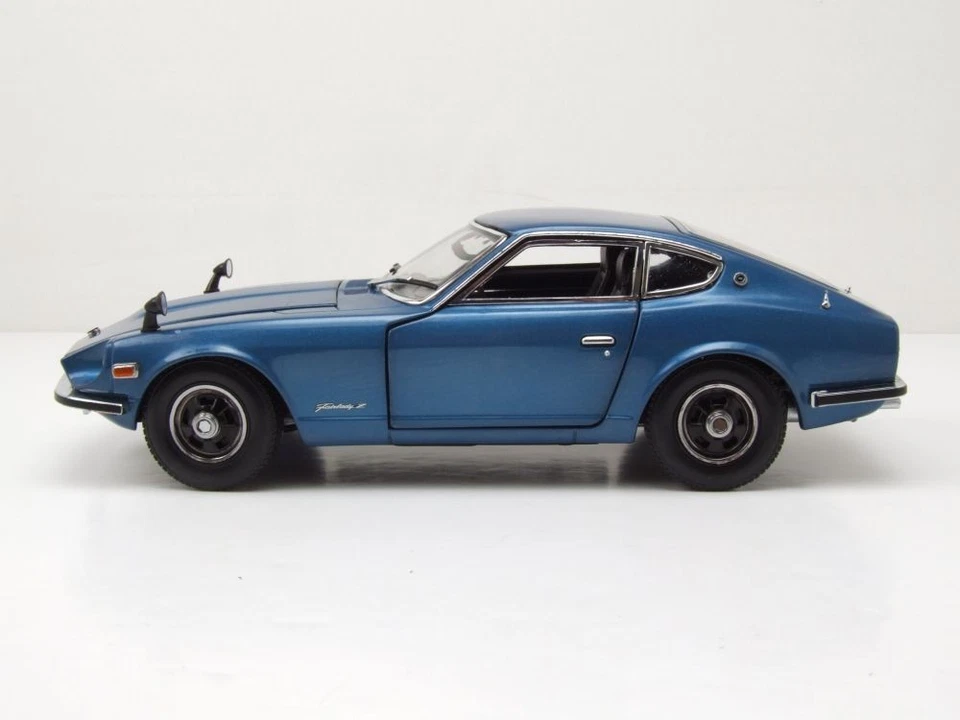 Datsun 240Z Coupe 1972 Blu Metallizzato Modellino 1:18 Sun Star - Immagine 3 di 4