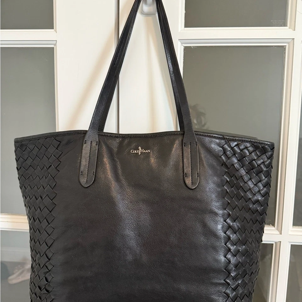 Bolso de Mano Cole Haan de Cuero Tejido Negro Foto 2 de 4