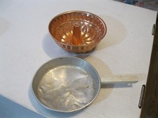 Lot of 2 Vintage Kitchen Pretend Play Toys - Aluminum Skillet  Bundt Cake Pan