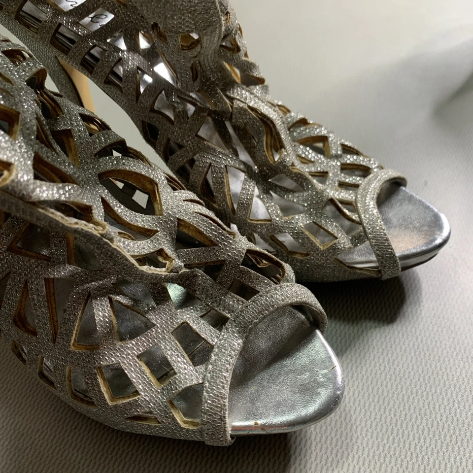 Tacones de aguja Bonnibel para mujer punta abierta cremallera trasera tacón alto talla 8 plateados EE. UU. Foto 2 de 4