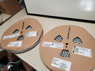 1000 pieces EMZA500ADA221MJA0G Capacitors