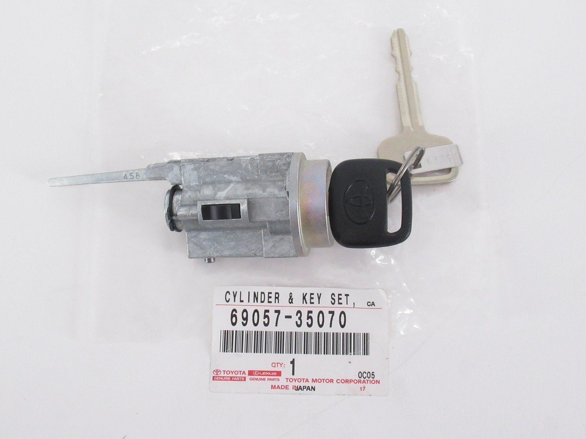 Genuine OEM Toyota 69057-35070 Front Ignition Lock Cylinder Key