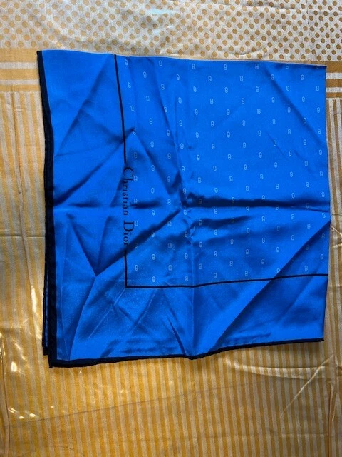 Authentique foulard Dior Chriatien