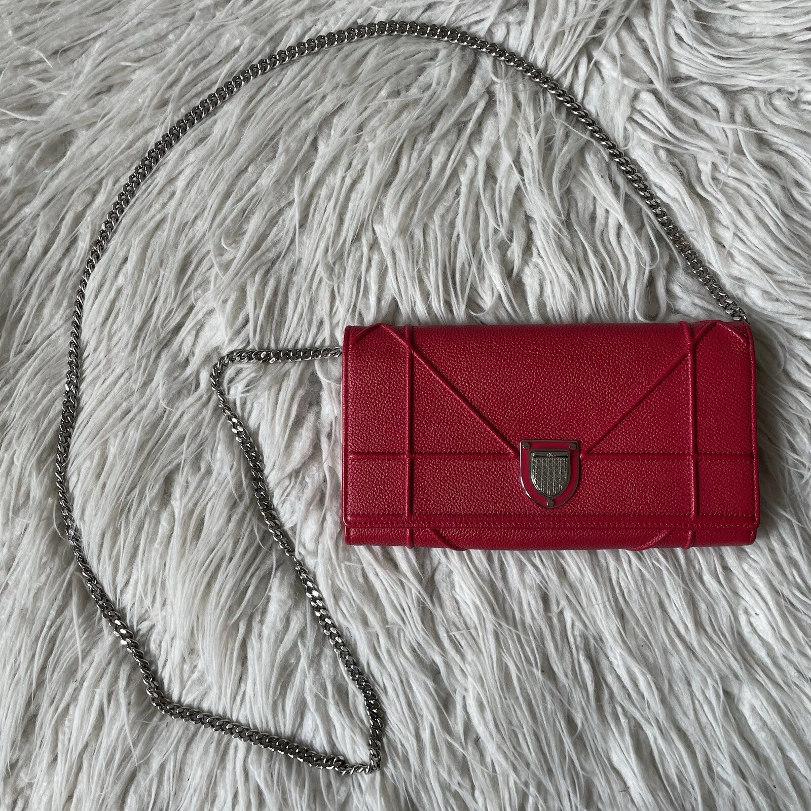 Sac bandoulière portefeuille chaîne veau grainé rouge Christian Dior Diorama Croisière