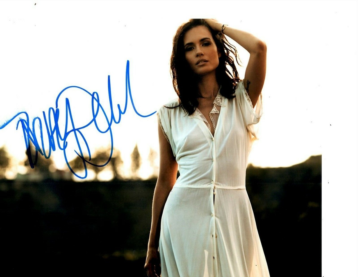 CHICAGO MED TORREY DEVITTO SIGNED SUPER HOT POSE 8X10 NATALIE MANNING