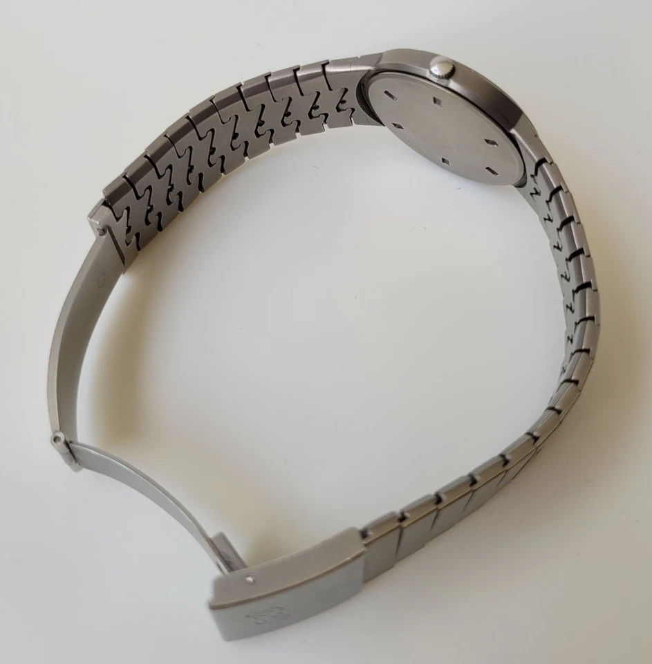 Porsche Design Sportivo Titan - IWC 2250 / Ref 3317 - neue Batterie - Bild 3 von 4