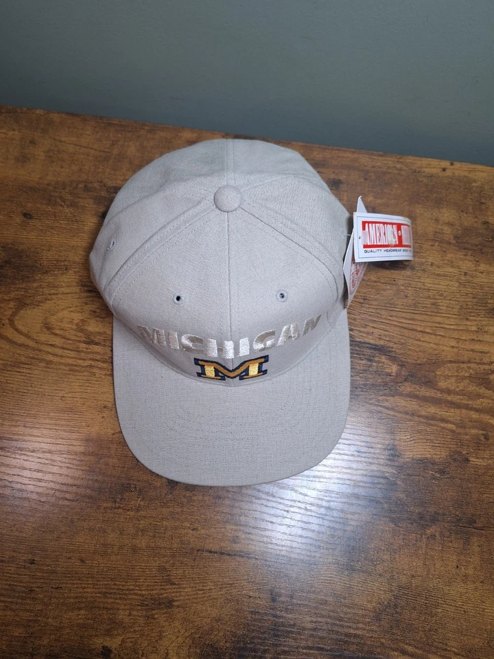 Nuevo con etiquetas Sombrero Vintage Universidad de Michigan, Correa Ajustable Trasera, Aguja Americana Foto 3 de 4