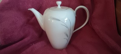 JOHNN HAVILAND ''Silver Wheat'' Coffee Pot, Bavaria, Germany. (#10)