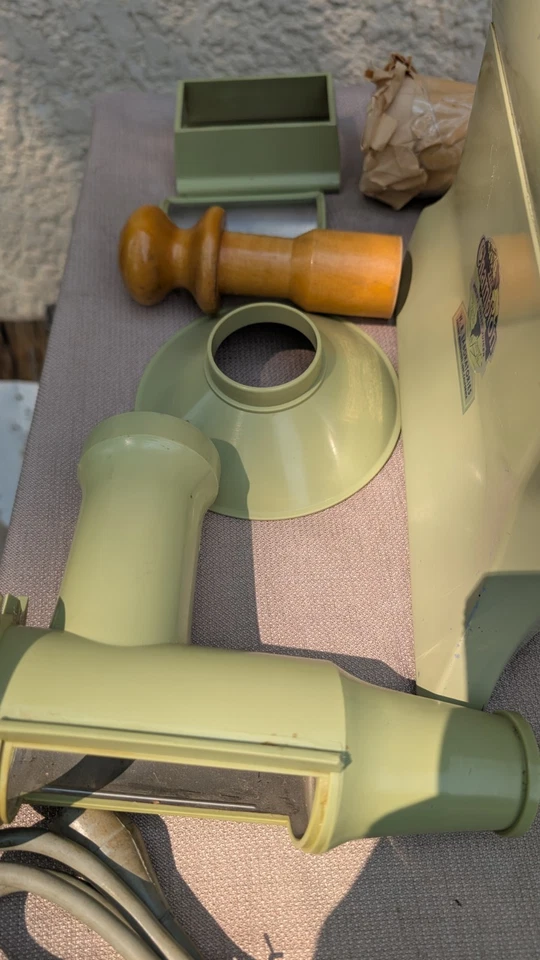 Exprimidor de aguacate Champion de alta resistencia. "El cordón muestra desgaste pero funciona bien" Foto 2 de 4