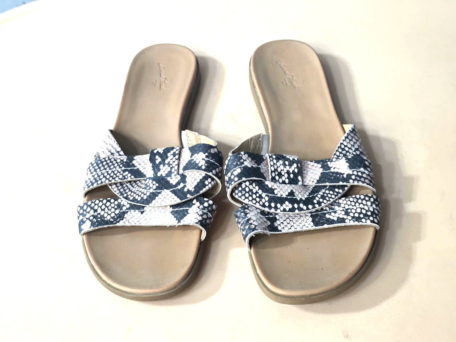 Universal Thread Womens Gray Kenzie Snake Print Slip on Slide Sandals size 10