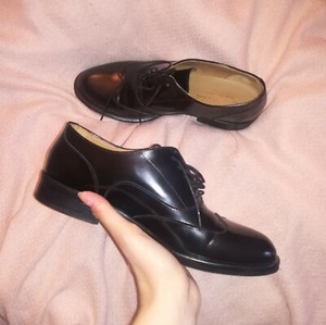 scarpe nere stringate