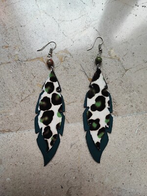 Aretes De Cuero , Pendientes Hechos A MANO Con PIEL En Verde Y Animal Print