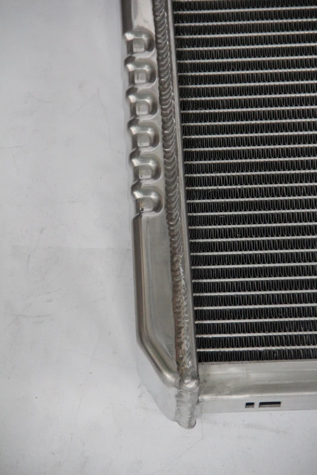 3 ROW ALUMINUM RADIATOR FIT 1973 74 75 76 CHEVROLET CORVETTE 5.7L 7.4L V8 KKS478 — 第 4/4 张图片
