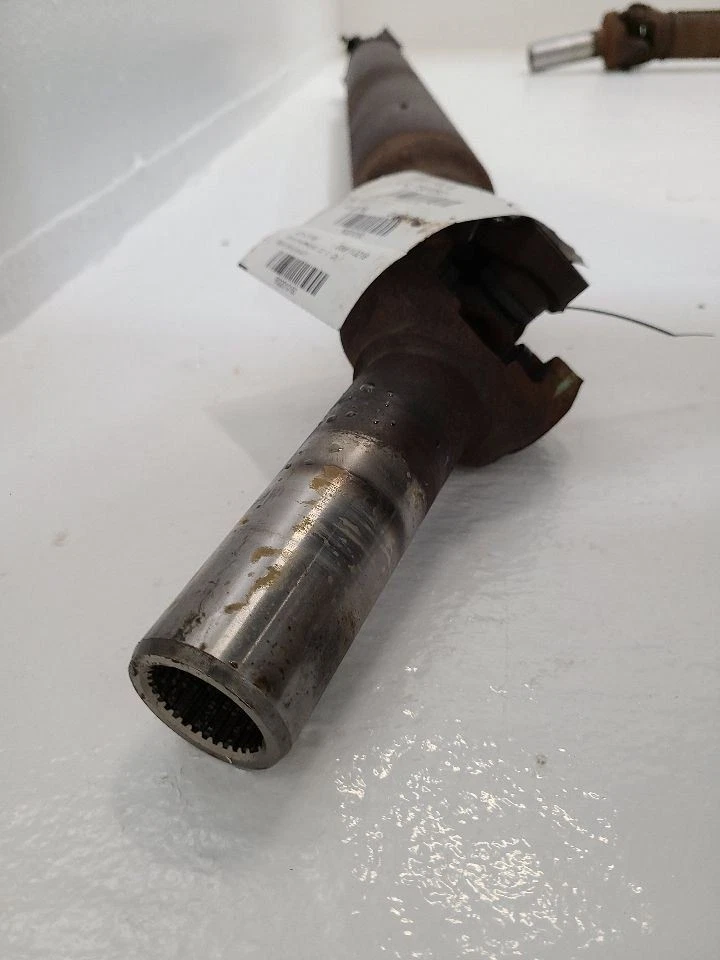 2009-2014 CADILLAC ESCALADE Rear Drive Shaft 4WD 22845689      - Image 3 of 4