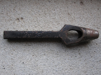 ANTIQUE HAMMER DIE COUNTERSUNK TOOL BEAT HOLE LEATHER TIP LEATHER