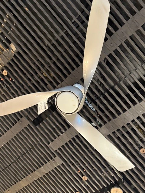 Потолочный вентилятор светодиодный серебристый Minka-Aire F803 Artemis 58 дюймов - Изображение 2 из 4