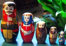 VTG Set 5 ROBIN HOOD Russian Nesting MATRYOSHKA Hand Painted Wood Dolls 5.5"