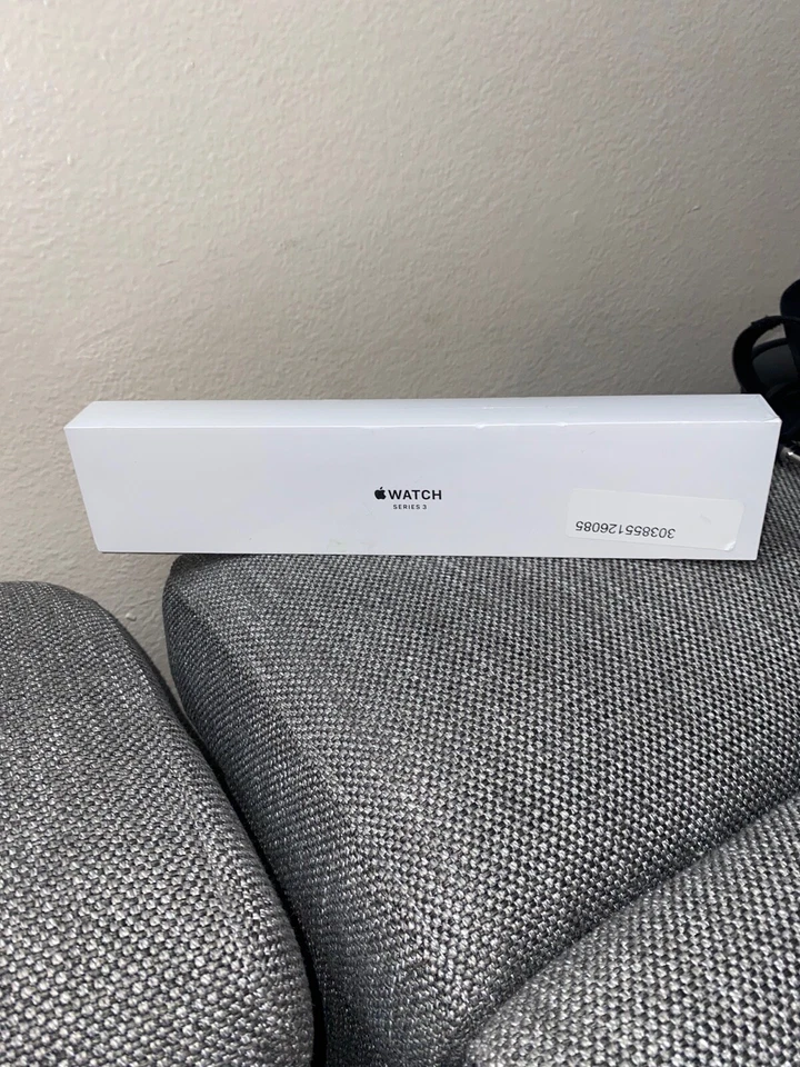 NEW* Apple Watch Series 3 38mm Space Gray Aluminum Black Sport Band MTF02LL/A - Image 2 of 4