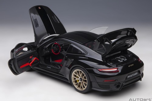 PORSCHE 911 CARRERA GT2 RS (991.2) WEISSACH PACKAGE BLACK 1:18 by AUTOart 78186 - Picture 6 of 20