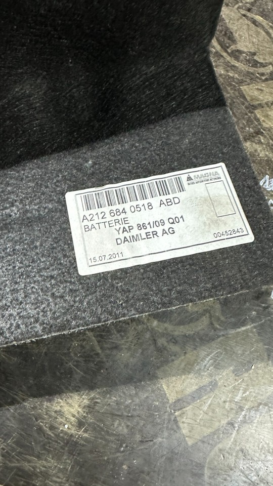 Batterieabdeckung Deckel Batterie 8562503 EY5020-80 Iveco