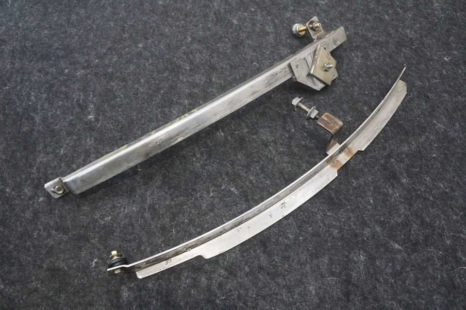 Оригинальный регулятор стекла направляющая для левой двери окна 65062000 Ferrari 360 Modena 2001 - Изображение 4 из 4