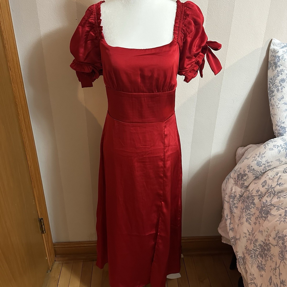 strapless open back dress Buy Red Lightweight Viscose Puff Sleeve Midi Dress main image 1
