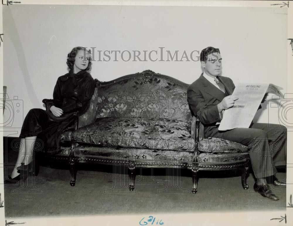 Photo French Sofa With Both "love Seat" And "mad Seats," Ill