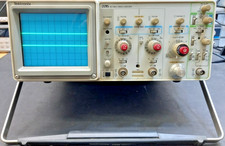 TEKTRONIX  2215 2x60MHZ OSCILLOSCOPE