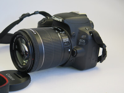     Canon EOS 200D mit 18-55mm IS STM Obj. -DSLR-Kamera Kit - Schwarz     