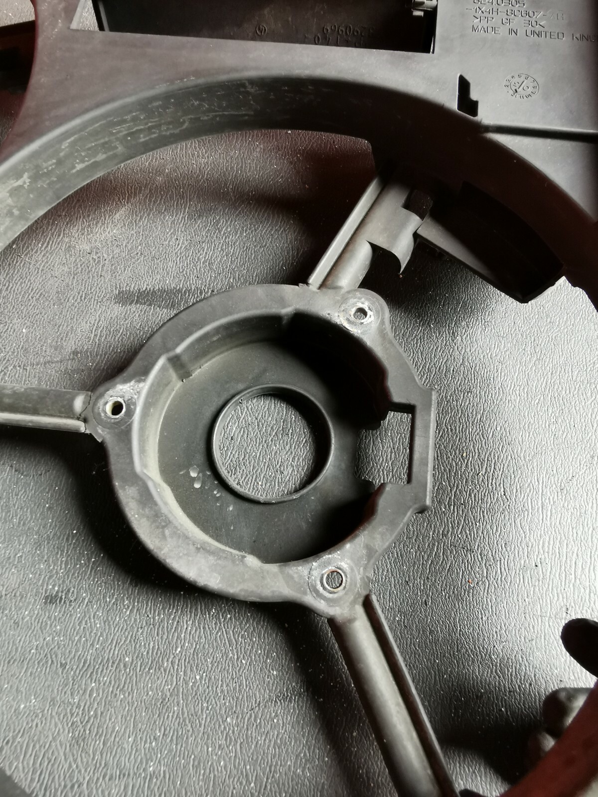 Genuine Radiator Fan Mount Bracket Jaguar XType 2005 0409 2.1 V6