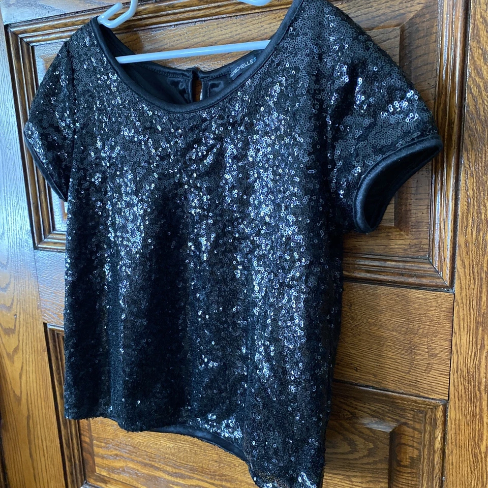 My Michelle Girl, manga corta negro brillante mini lentejuelas en capas TOP, talla M Foto 3 de 4
