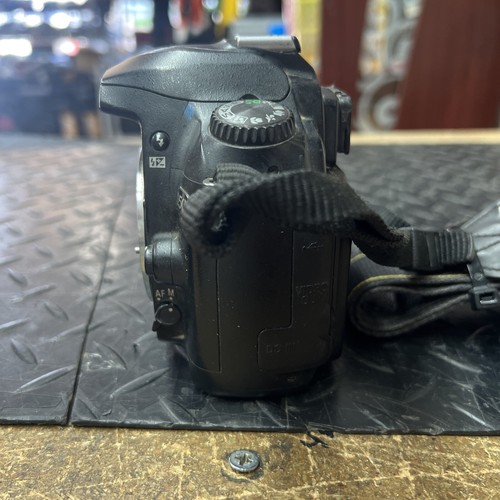 Nikon D50 6.1 MP Digital SLR Camera - (Body Only) - Picture 3 of 7