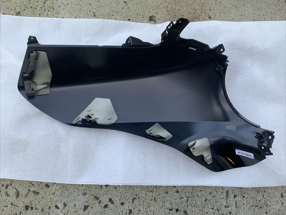 Carenado del faro superior delantero izquierdo BMW R18 B transcontinental 46639444303 OEM Foto 2 de 4