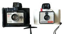 LOT OF 2 POLAROID CAMERA'S - SQUARE SHOOTER 2 SWINGER 20