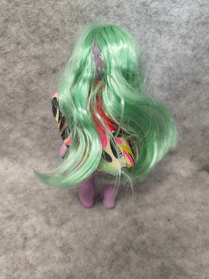 ✨Milton Bradley 1972 Vintage Esmeralda Bruja Encantadora Muñeca 8" en Vestido Mod✨ Foto 2 de 4