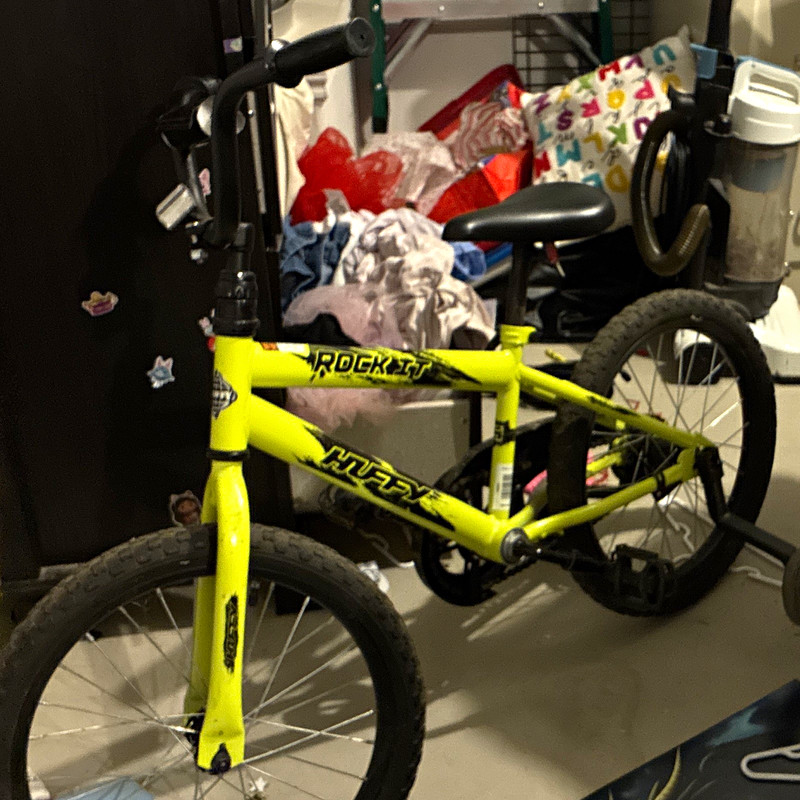 Huffy Rock It 20in BMX Bike Yellow/Black Training Wheels Coaster Brake 1-Speed