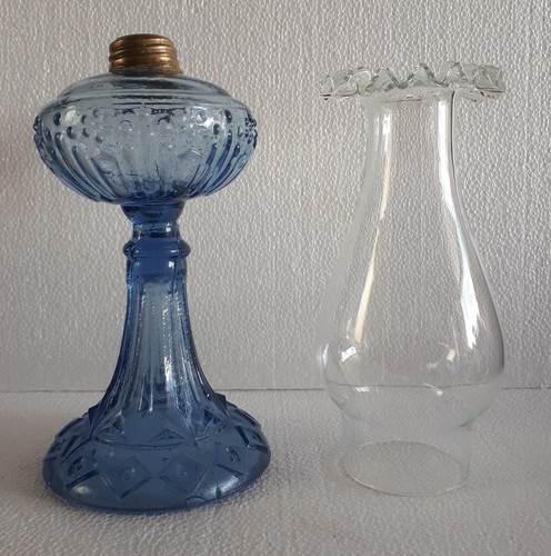 Vintage Early XXth Century Geometric Blue Glass Kerosene Oil Lamp - Picture 4 of 16