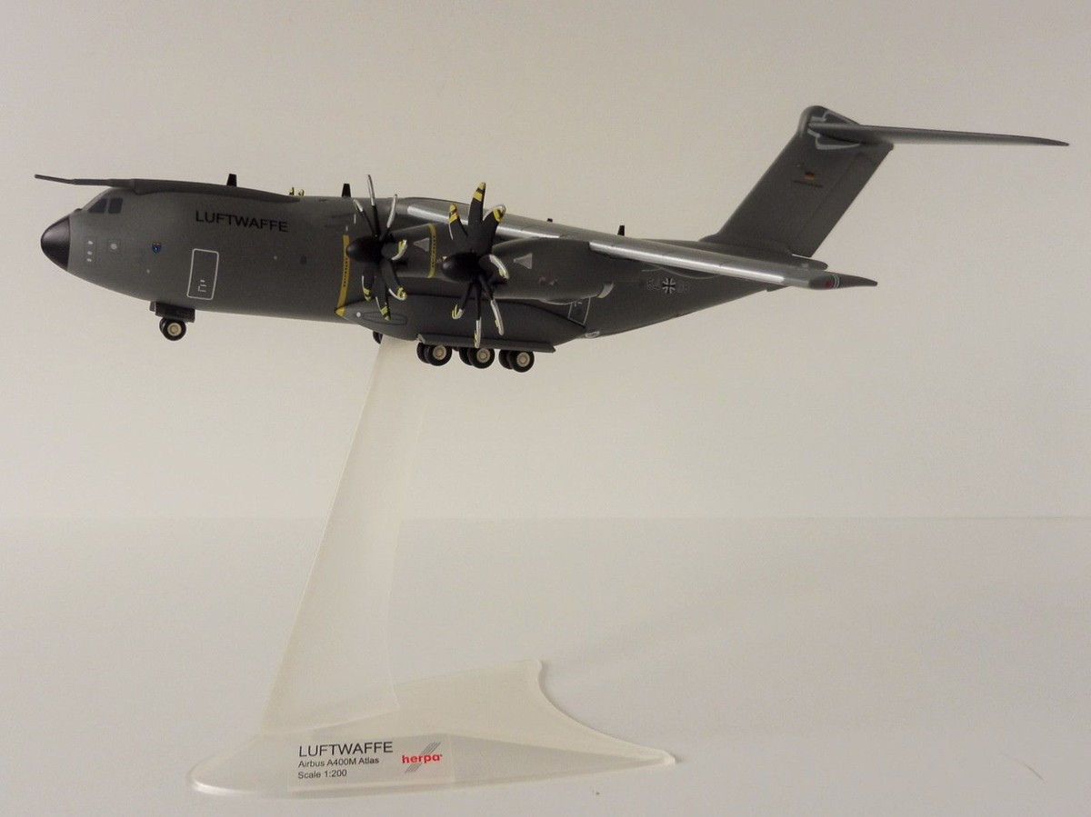 Herpa 1:200 イギリス空軍 A400M 輸送機 ZM406 s-l1200.jpg