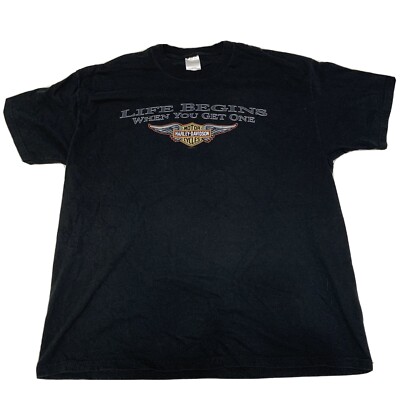 Harley-Davidson Sandy's Tシャツ ブラック Sandy's Harley Davidson | Fremont MI Harley-Davidson Sandy's T