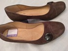 NEW!! SOFTSPOTS BROWN SUEDE PUMPS CUTE BUTTON STRAP DETAIL SIZE 7M — photo 2