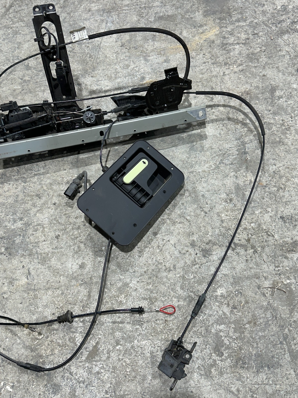 Audi R8 2017 FRONT Hood release cable