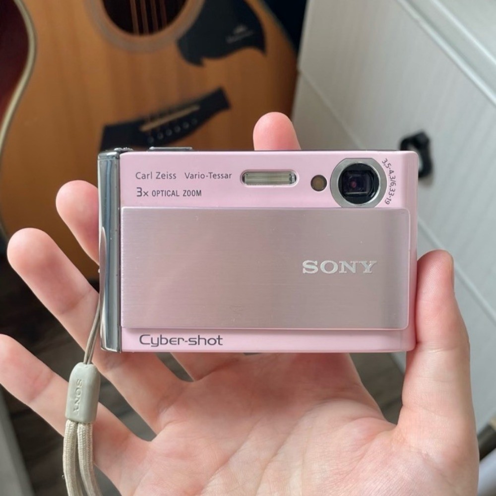 Sony Cyber Shot DSC-T70 Digital Camera 8.1MP 3x Optical Zoom