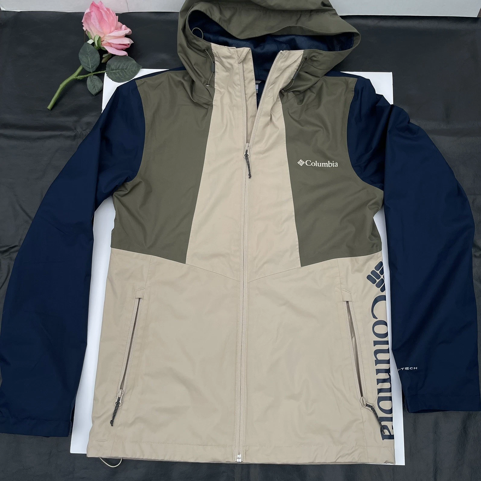 Columbia Sportswear men’s Hooded Shell Rain Jacket Green/ Beige and navy Small
