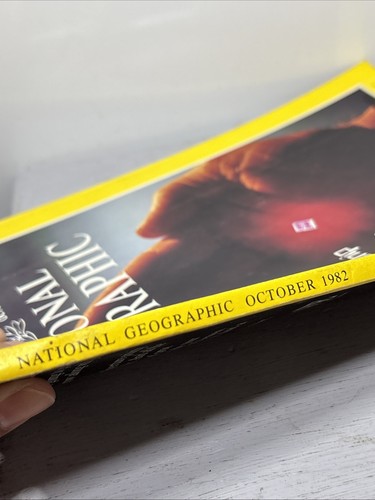 National Geographic Magazine October 1982 The Chip Vintage Collectible y - Picture 3 of 13